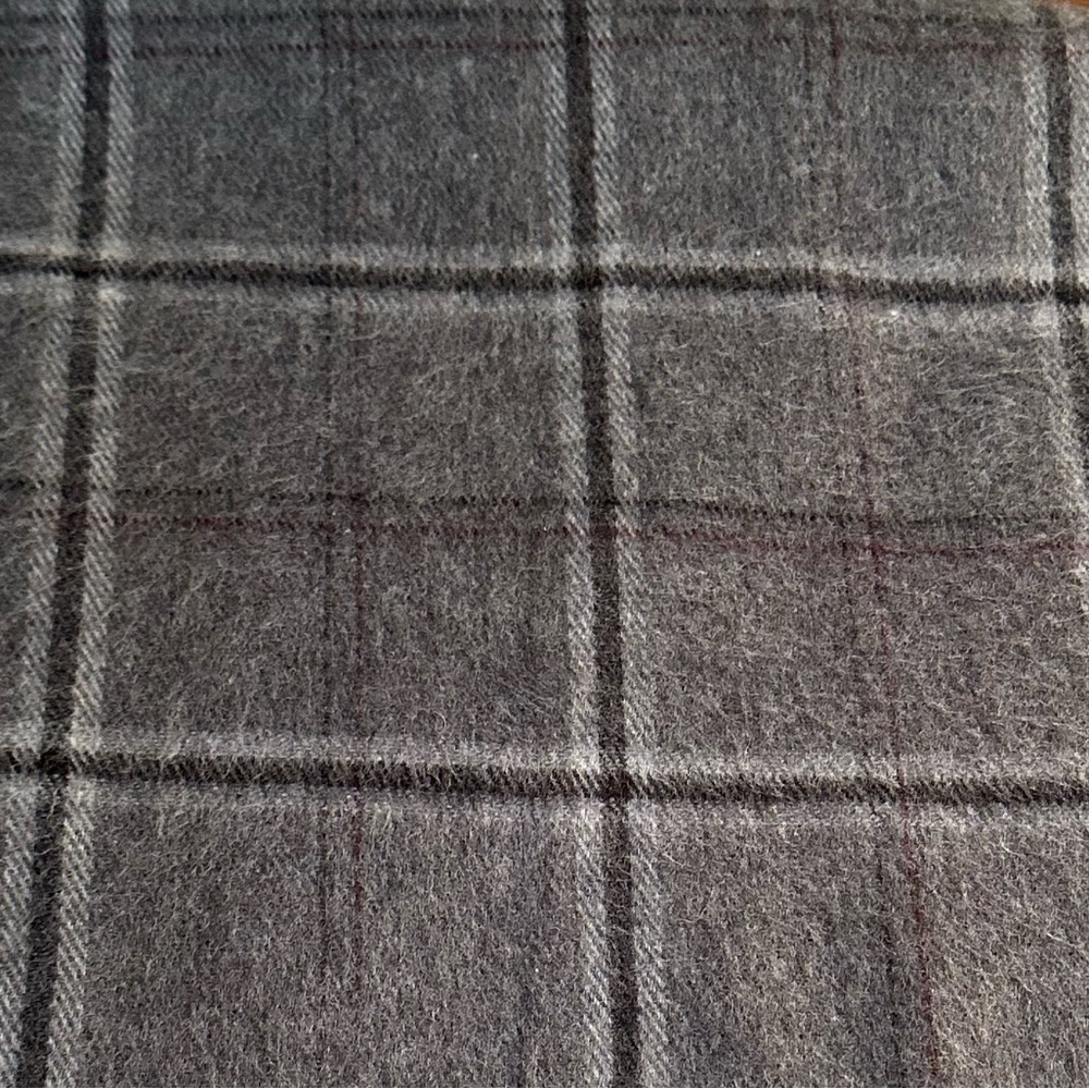 🌟HP🌟VTG 2000s Italian Made Unisex Soft Gray Acrylic Window Pane Plaid Scarf - Picture 8 of 8